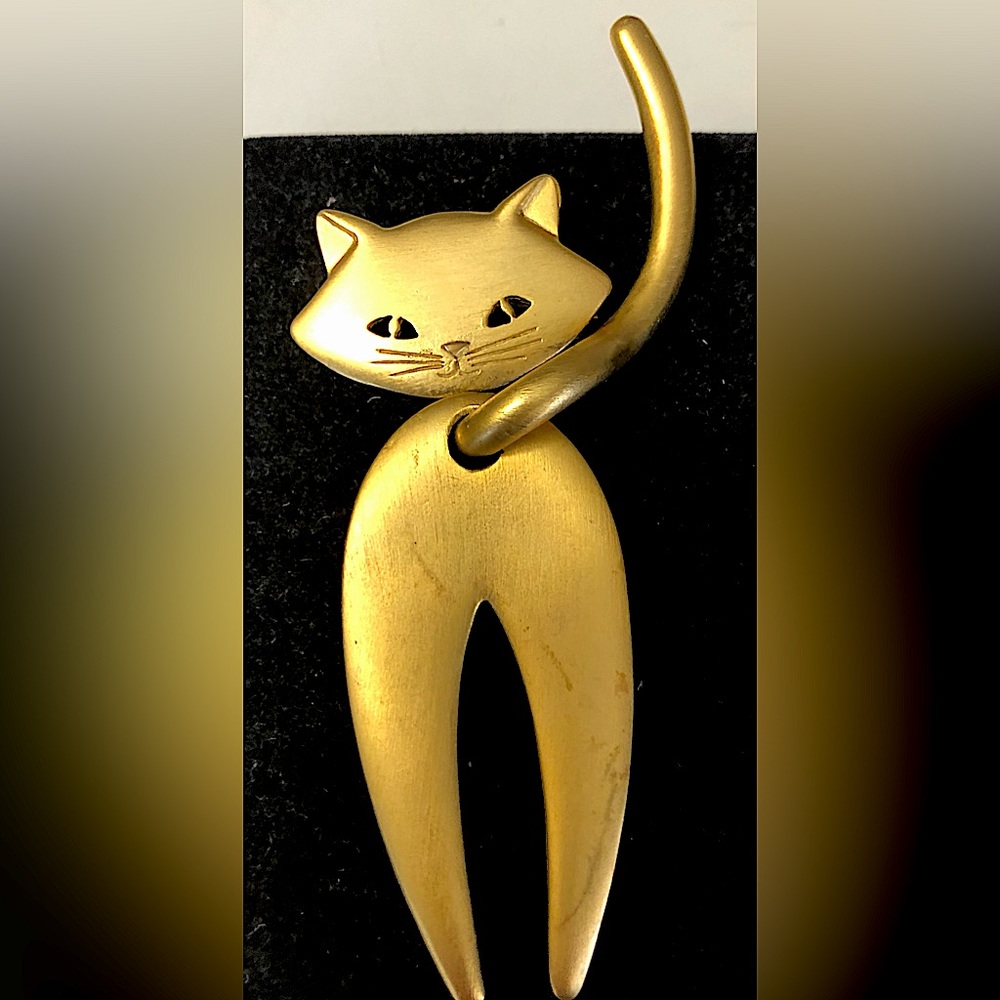 Cat brooches